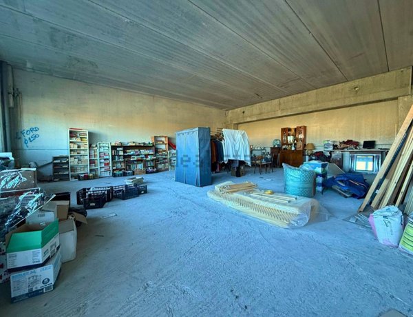 ufficio in vendita a Sant'Ilario d'Enza in zona Calerno