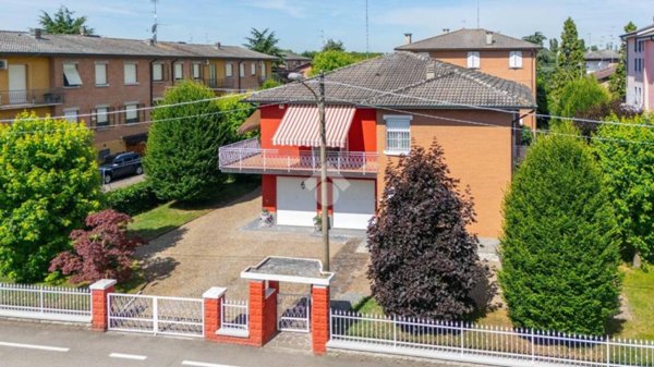 casa indipendente in vendita a Sant'Ilario d'Enza in zona Castellana