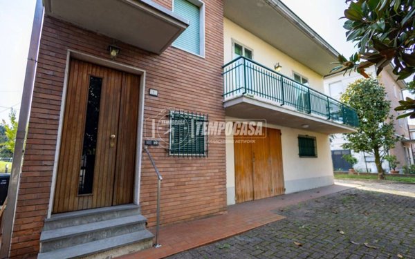 casa indipendente in vendita a Sant'Ilario d'Enza in zona Castellana