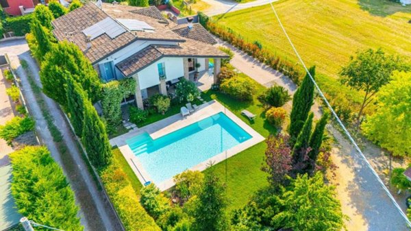 casa indipendente in vendita a Sant'Ilario d'Enza