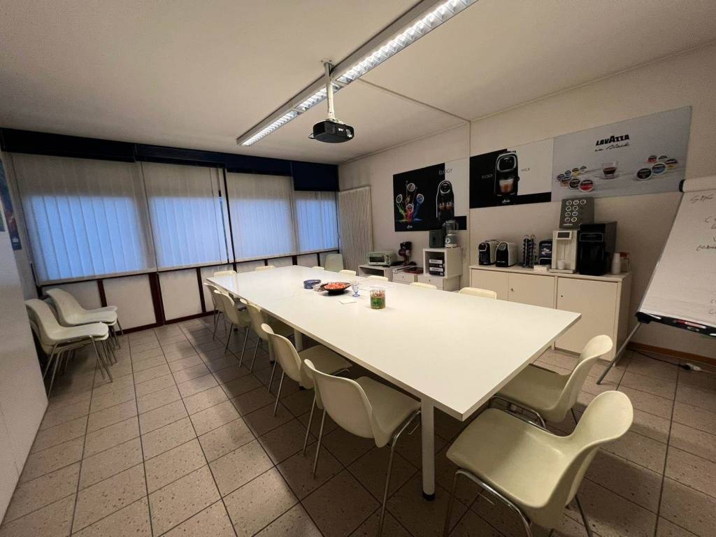 ufficio in vendita a Sant'Ilario d'Enza in zona Castellana