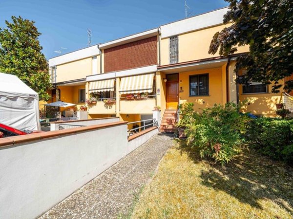 casa indipendente in vendita a Sant'Ilario d'Enza in zona Gazzano