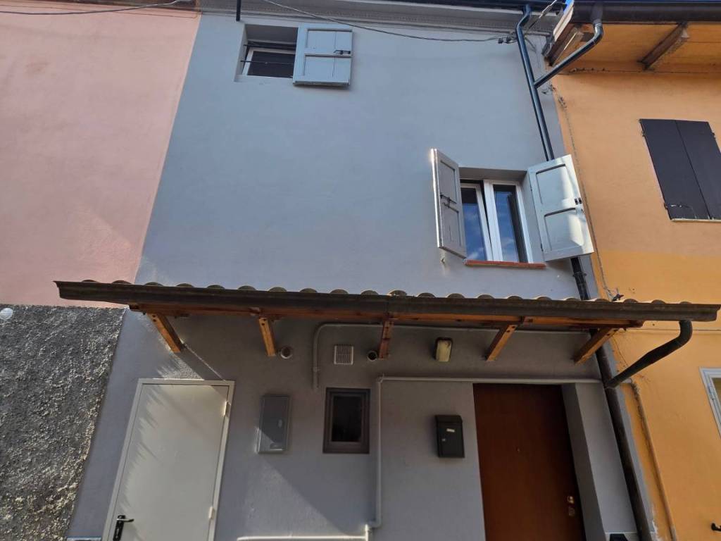 casa indipendente in vendita a Sant'Ilario d'Enza in zona Gazzano