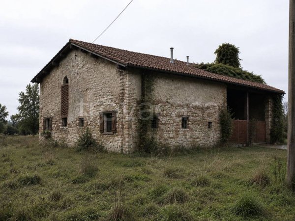 casa indipendente in vendita a Sant'Ilario d'Enza in zona Chiavicone