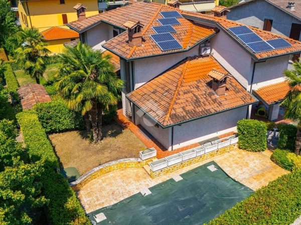 casa indipendente in vendita a Sant'Ilario d'Enza in zona Gazzano