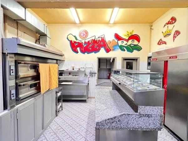 negozio in vendita a Sant'Ilario d'Enza in zona Castellana