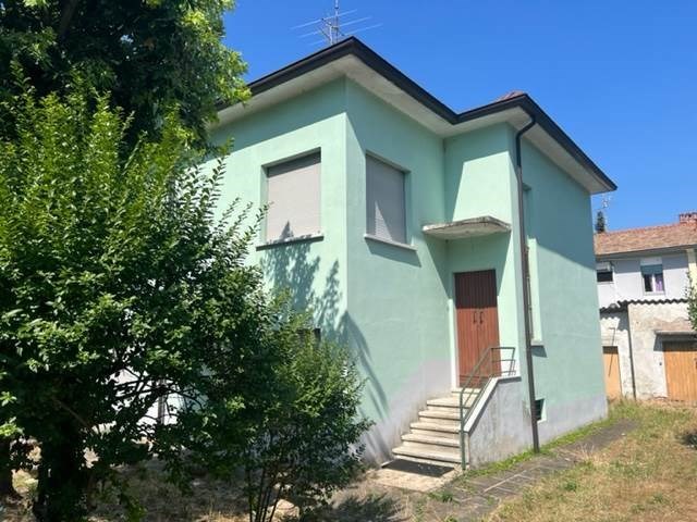 casa indipendente in vendita a Sant'Ilario d'Enza in zona Castellana