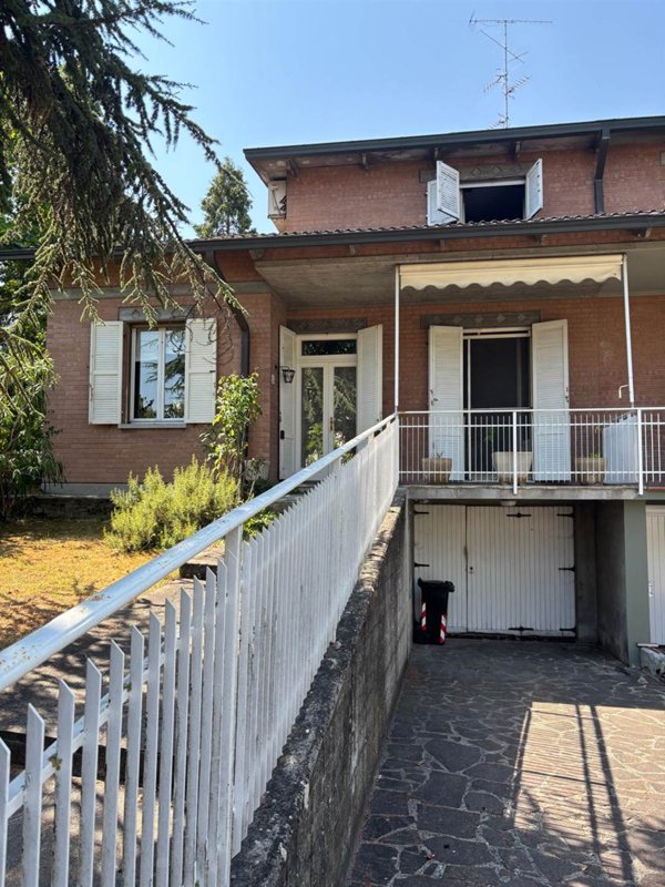 casa indipendente in vendita a Sant'Ilario d'Enza in zona Castellana