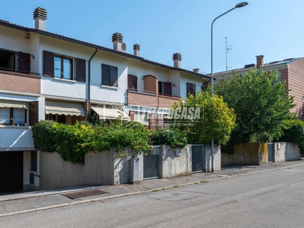 casa indipendente in vendita a Sant'Ilario d'Enza in zona Castellana