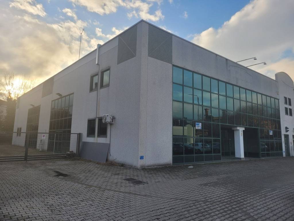 locale commerciale in vendita a Scandiano