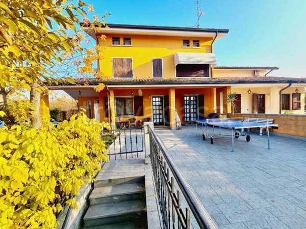 casa indipendente in vendita a Scandiano in zona Chiozza