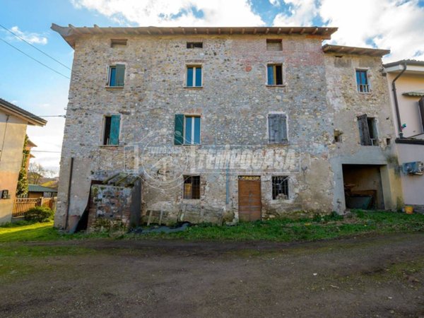 casa indipendente in vendita a Scandiano in zona Chiozza