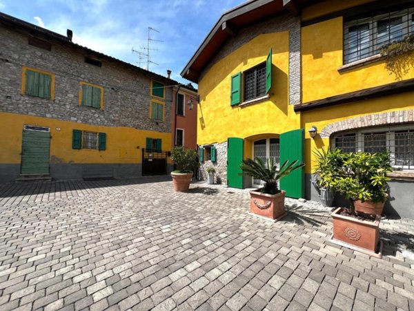casa indipendente in vendita a Scandiano in zona Pratissolo