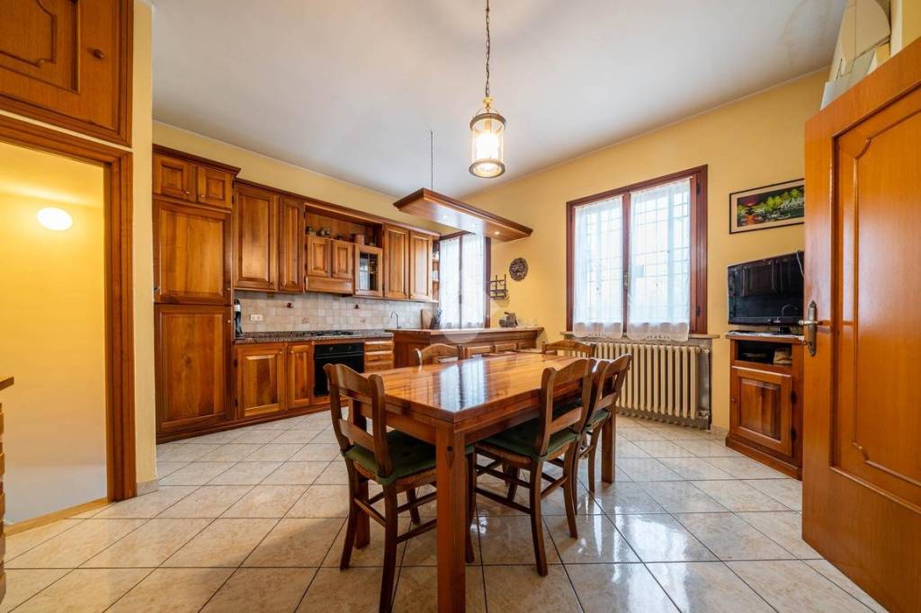 casa indipendente in vendita a Scandiano in zona Chiozza