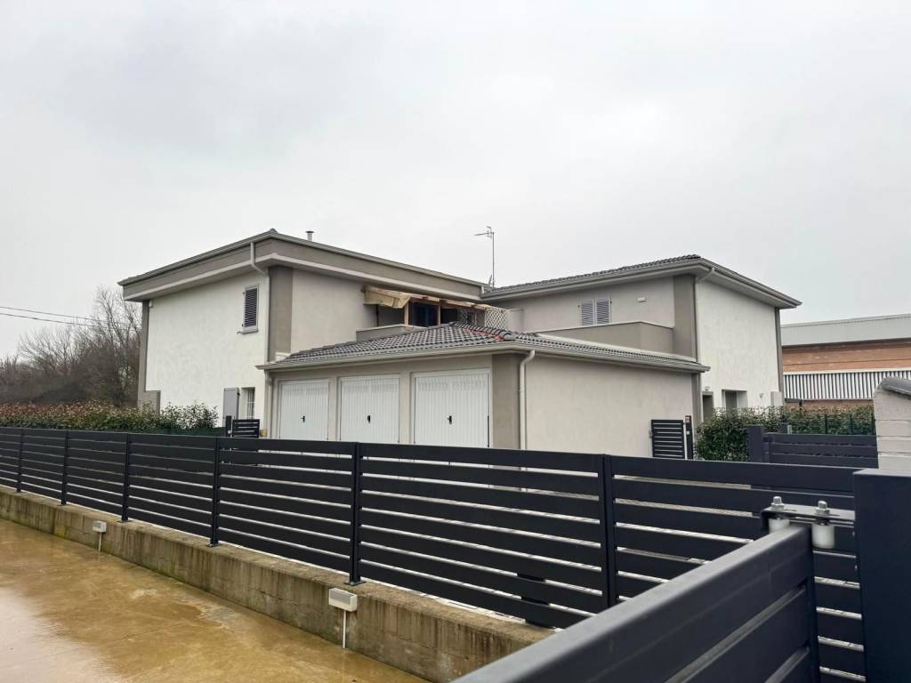 casa indipendente in vendita a Scandiano in zona Rondinara