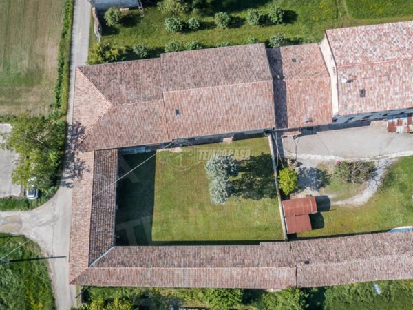 casa indipendente in vendita a Scandiano in zona Chiozza