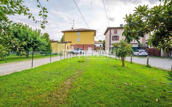 casa indipendente in vendita a Scandiano in zona Chiozza