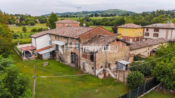 casa indipendente in vendita a Scandiano in zona Chiozza