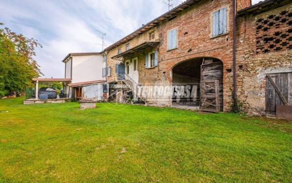 casa indipendente in vendita a Scandiano in zona Chiozza