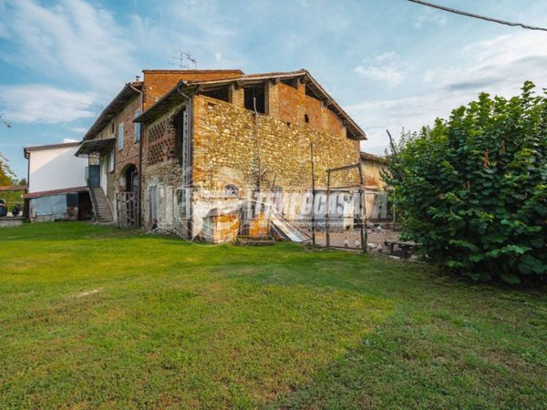 casa indipendente in vendita a Scandiano in zona Chiozza