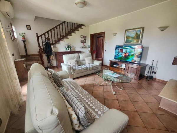 casa indipendente in vendita a Scandiano in zona Iano