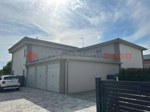 casa indipendente in vendita a Scandiano in zona Rondinara