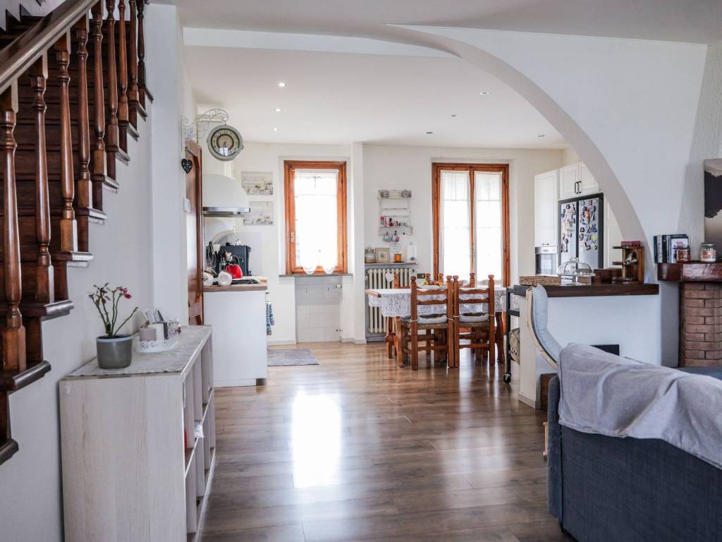 casa indipendente in vendita a Scandiano in zona Chiozza