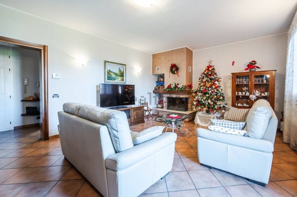 casa indipendente in vendita a Scandiano in zona Iano