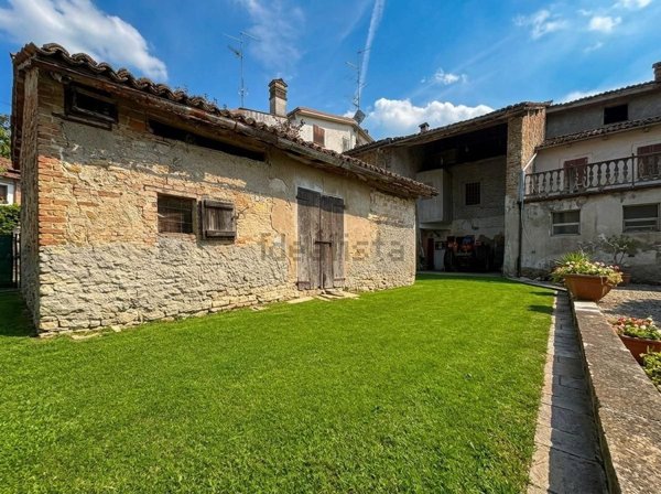 casa indipendente in vendita a Scandiano in zona Ventoso