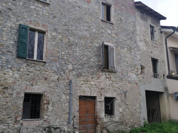 intera palazzina in vendita a Scandiano in zona Chiozza