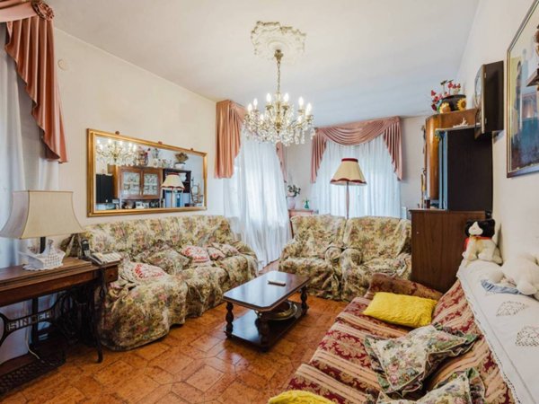 casa indipendente in vendita a Scandiano in zona Chiozza