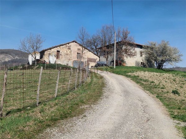 casale in vendita a Scandiano in zona Rondinara