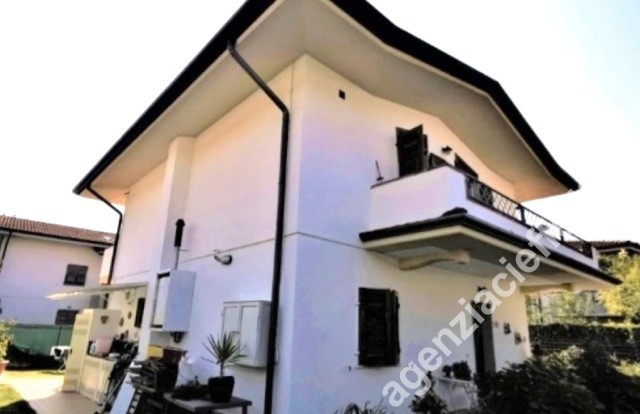 casa indipendente in vendita a Massa in zona Quercioli