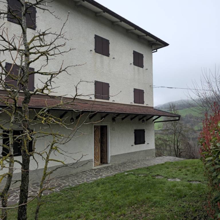 casa indipendente in vendita a Toano in zona Cavola