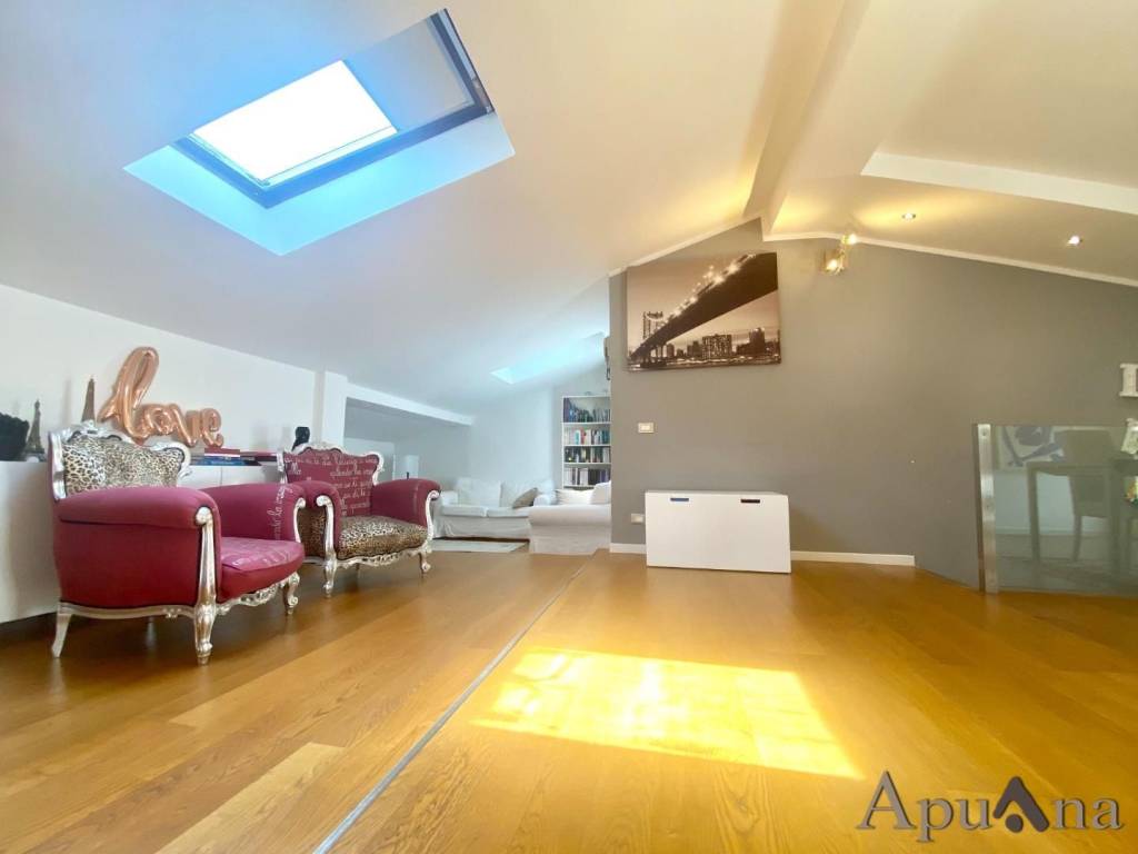 appartamento in vendita a Massa in zona Centro Storico