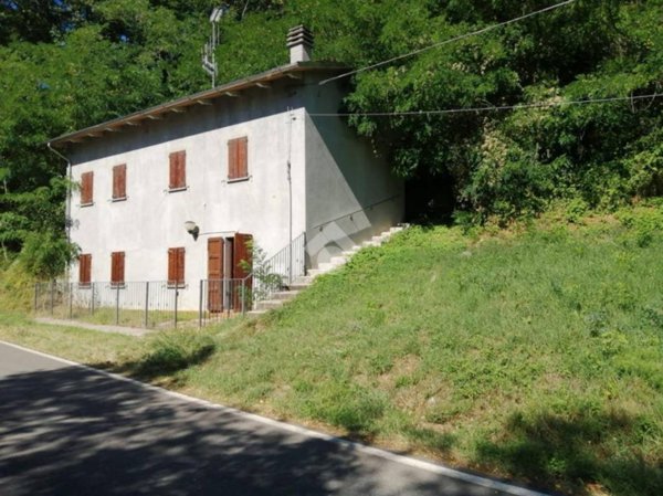 casa indipendente in vendita a Toano in zona Quara