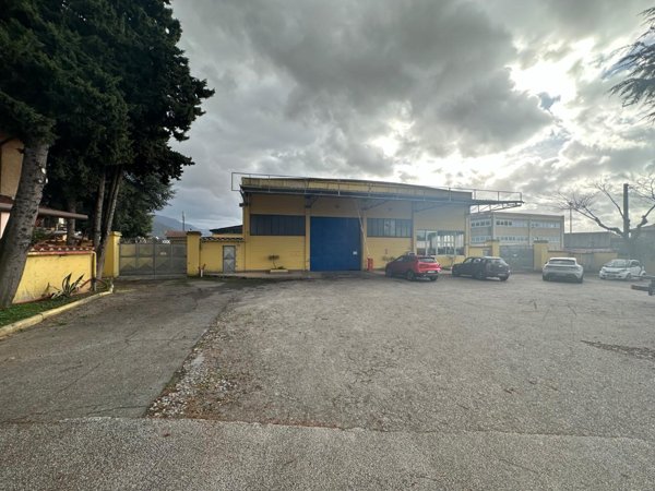 capannone in vendita a Toano in zona Massa
