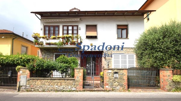 casa indipendente in vendita a Toano in zona Massa