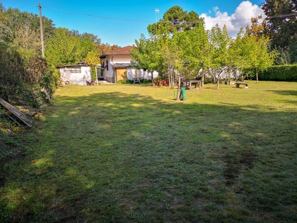 casa indipendente in vendita a Toano in zona Massa