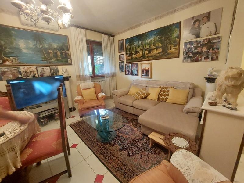 casa indipendente in vendita a Toano in zona Massa