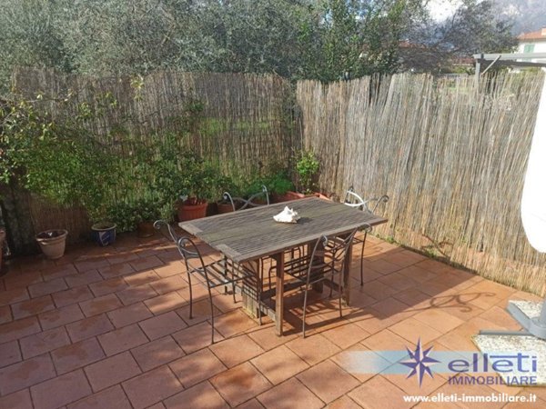 casa indipendente in vendita a Toano in zona Massa