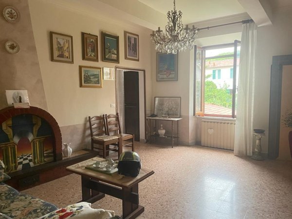 appartamento in vendita a Toano in zona Massa