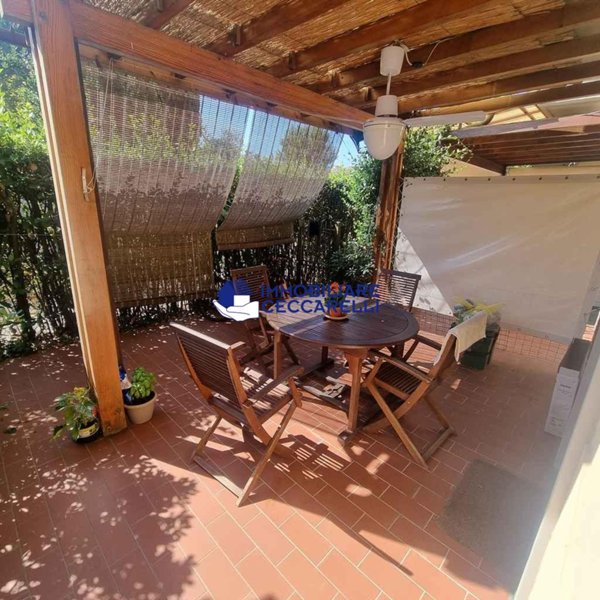 casa indipendente in vendita a Toano in zona Massa