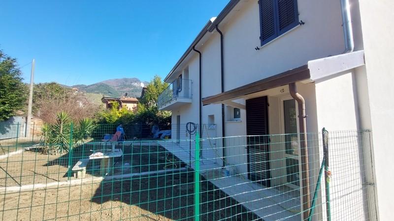 casa indipendente in vendita a Toano in zona Massa