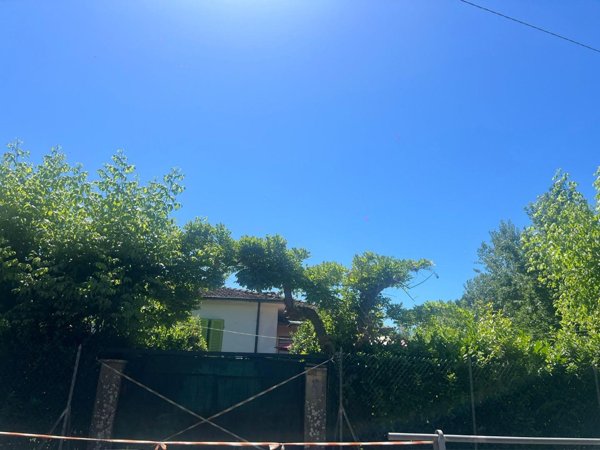 casa indipendente in vendita a Toano in zona Massa