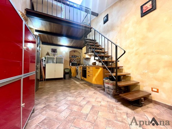 appartamento in vendita a Toano in zona Massa