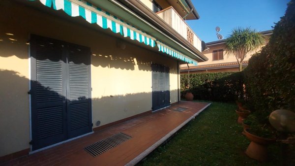 casa indipendente in vendita a Toano in zona Massa