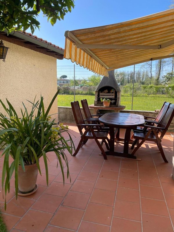 casa indipendente in vendita a Toano in zona Massa