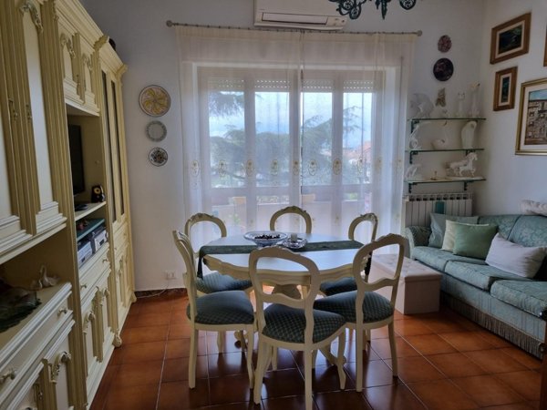 appartamento in vendita a Toano in zona Massa