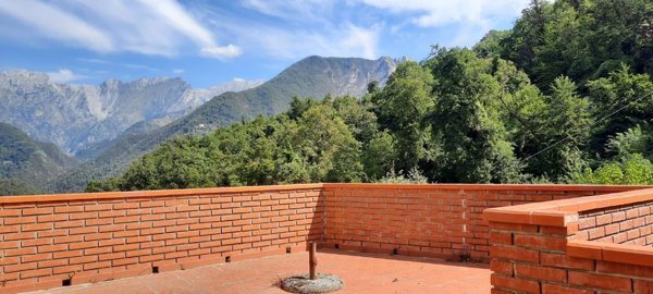 appartamento in vendita a Toano in zona Massa